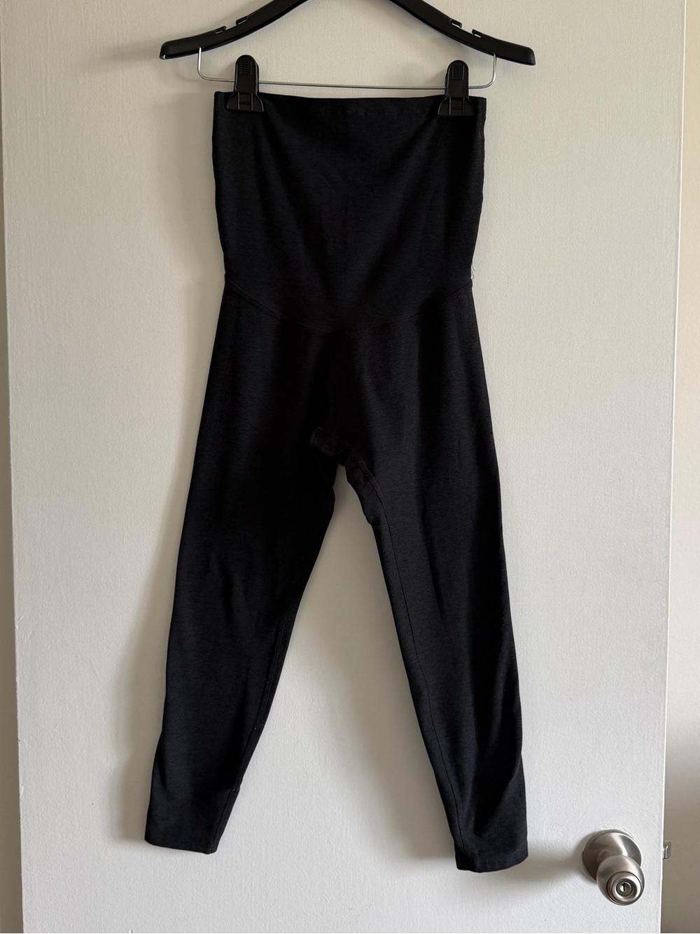 Beyond Yoga Beyond the Bump Maternity Dark Gray Soft Cropped Leggings size S